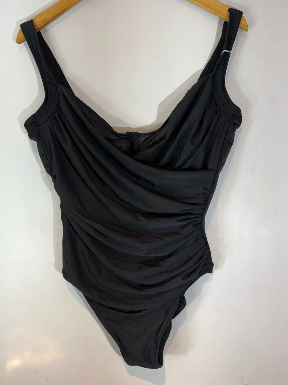 Miraclesuit Sanibel Black Underwire One-Piece Swimsuit NWT Size 14 - Picture 4 of 13